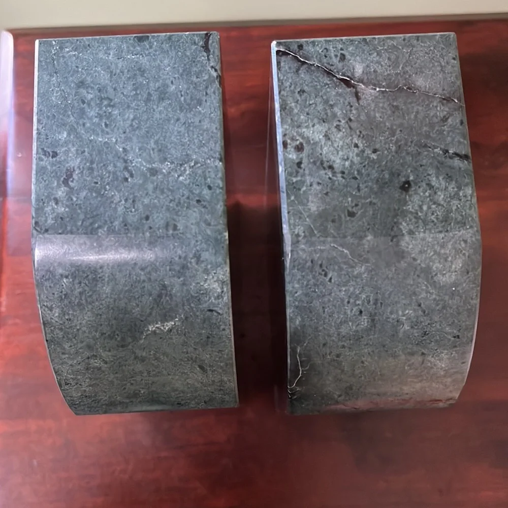 Green Marble Bookends with Gold Plated Scales of Justice - Picture 7 of 10
